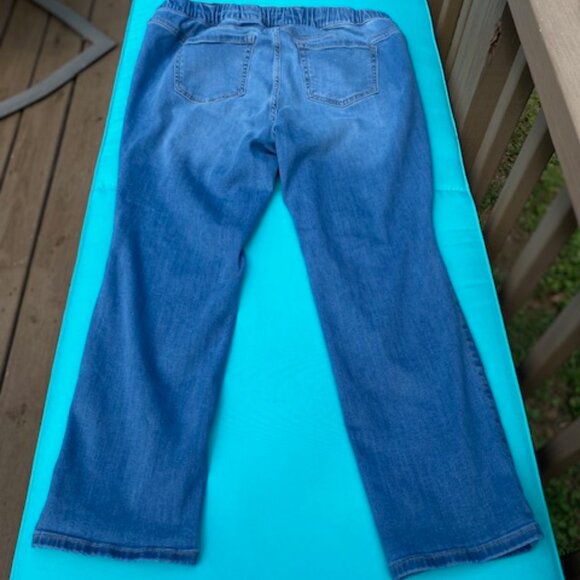 Torrid Jeans Short - Picture 4 of 4